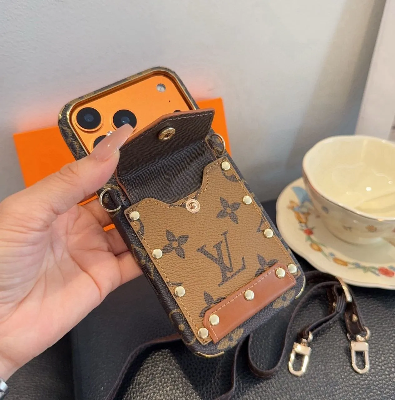 Anahtarlıklı telefon kılıfı 3
