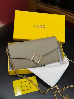 Fendi cüzdan